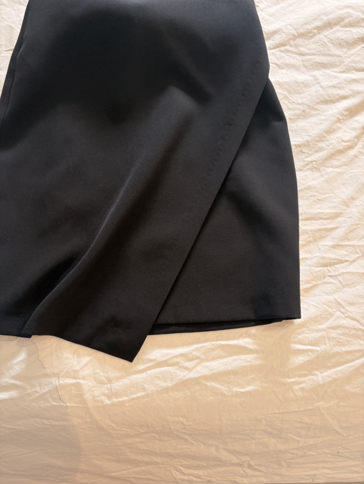 Elegant Black Halter Mini Dress - photo 3