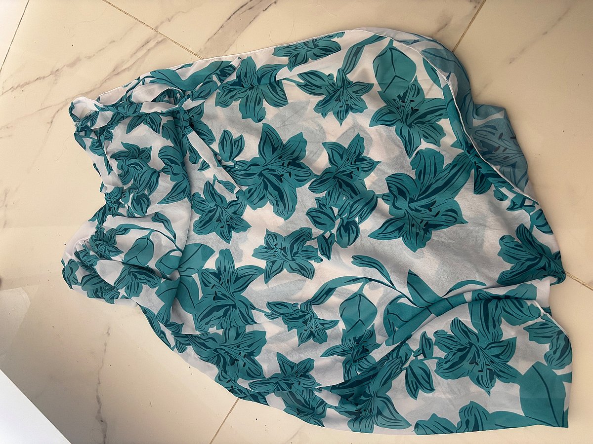 Bikini de estampado floral con pareo - photo 3