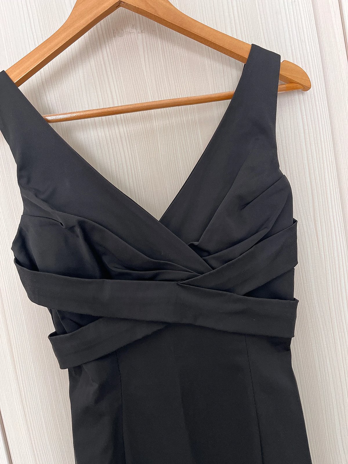 Elegante vestido negro cruzado por delante - photo 3