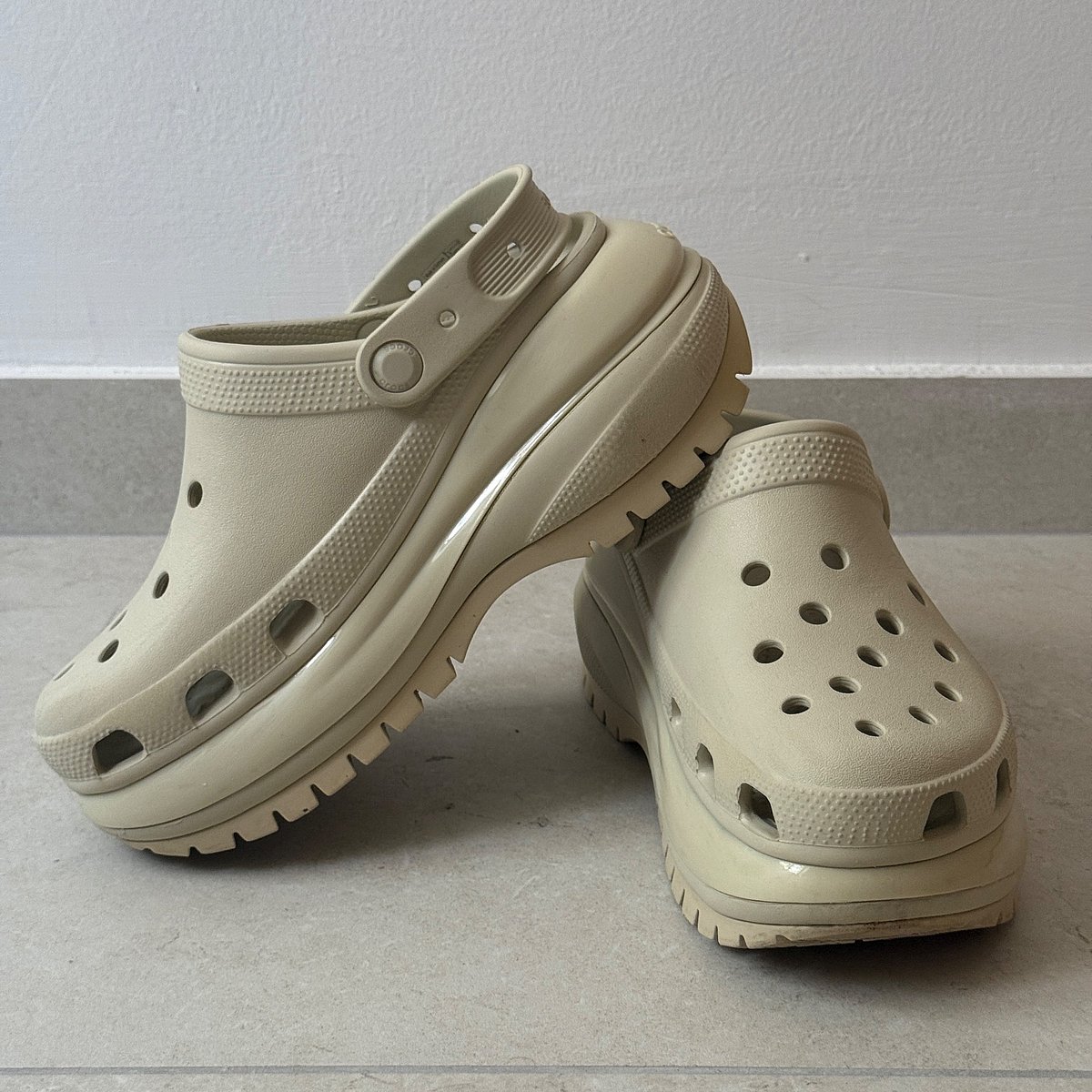 Zukkletti Crocs bil-Pjattaforma Beige - photo 2
