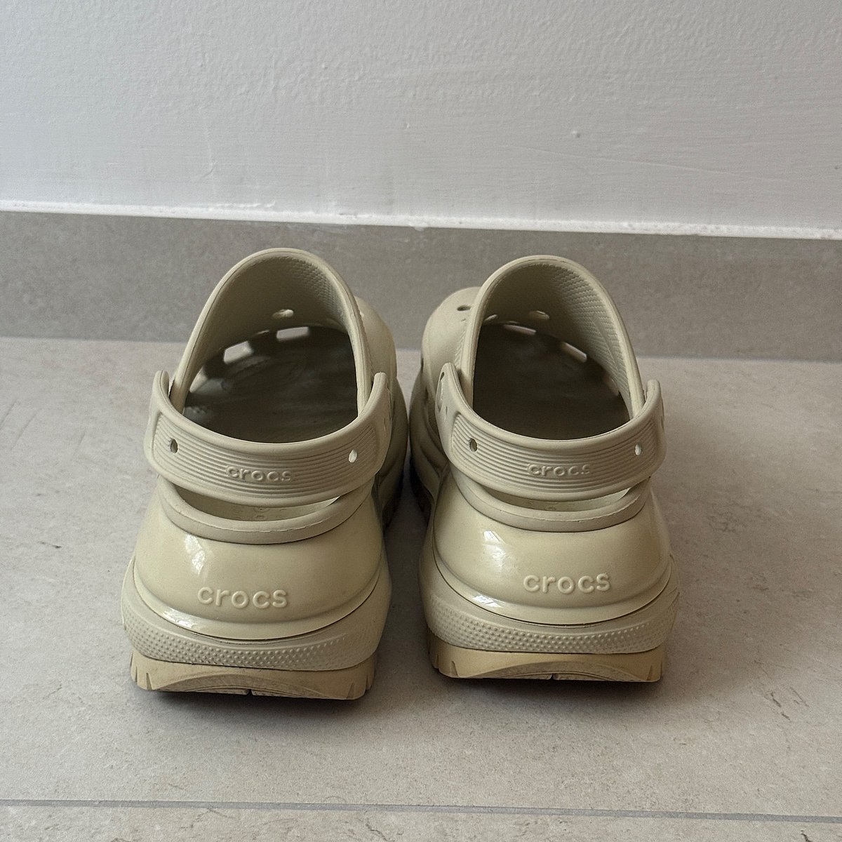 Zukkletti Crocs bil-Pjattaforma Beige - photo 3
