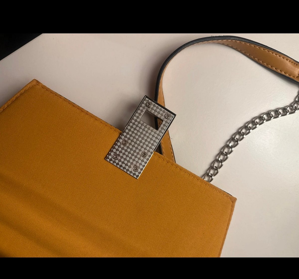 Nuova borsa a tracolla con catena giallo senape - photo 6