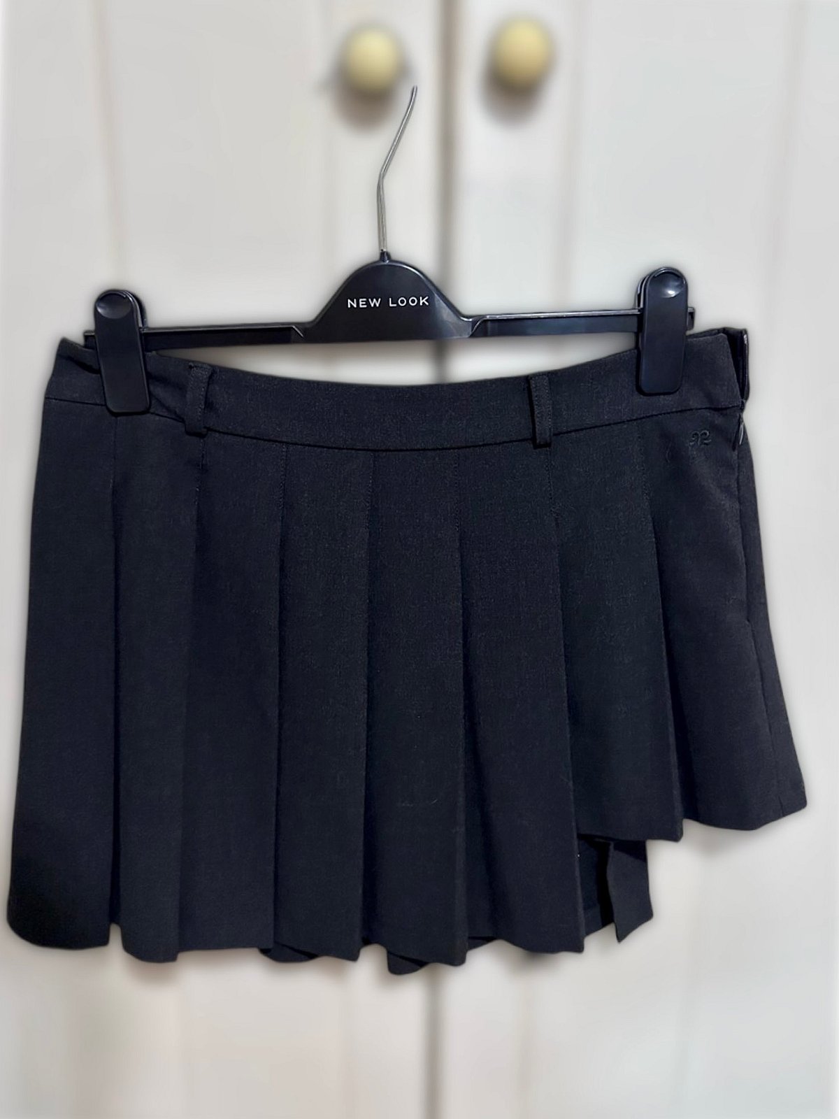 Pull and Bear: minigonna asimmetrica a pieghe, grigio scuro, nuova di zecca - photo 2