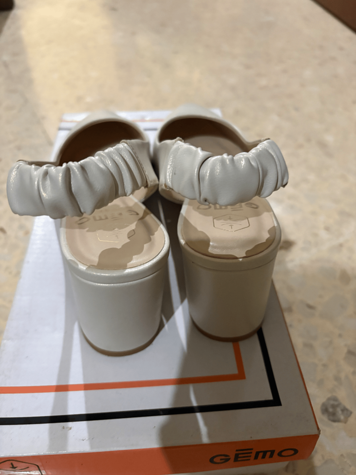 Scarpe con tacco e cinturino posteriore color crema - photo 3