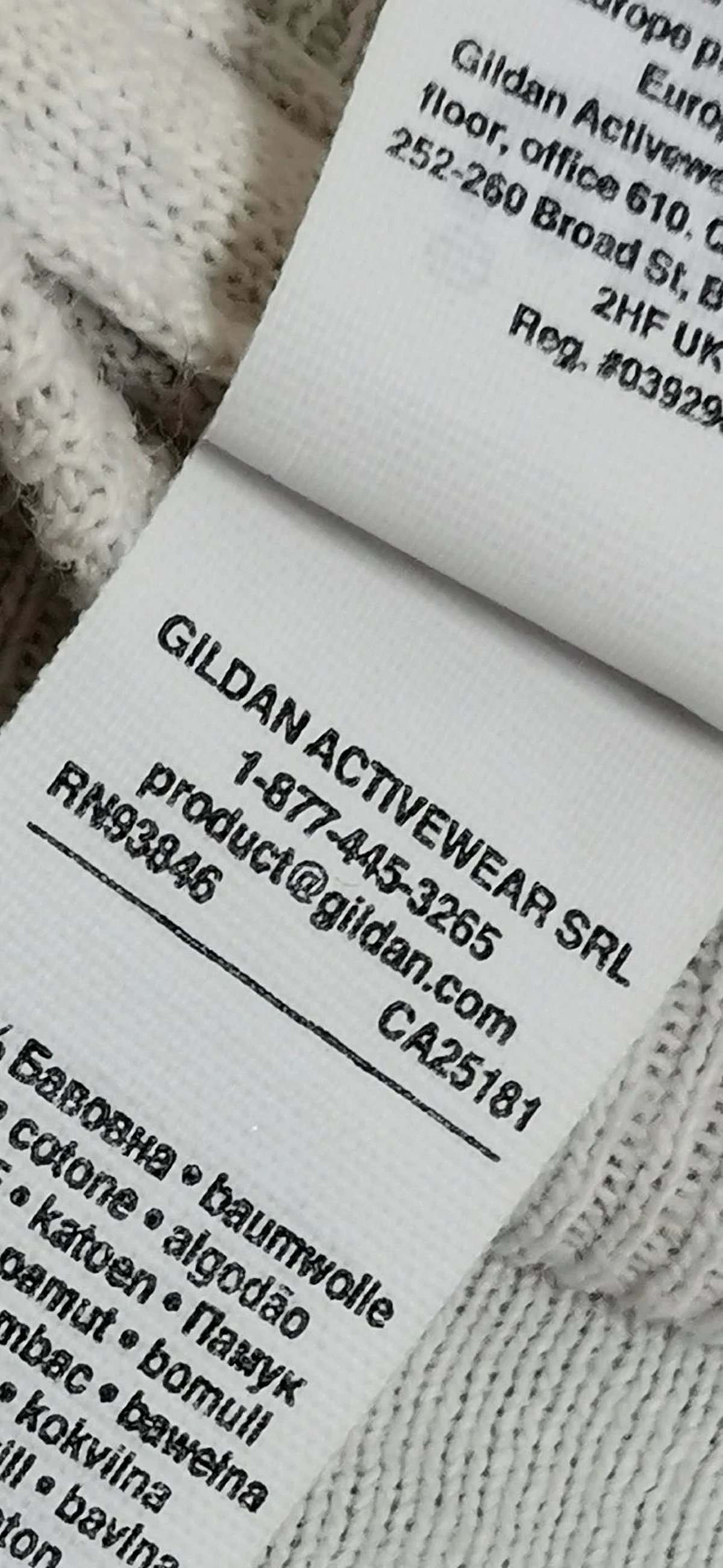 T-Shirt b'Wiċċ Tbissim Grafiku - photo 4