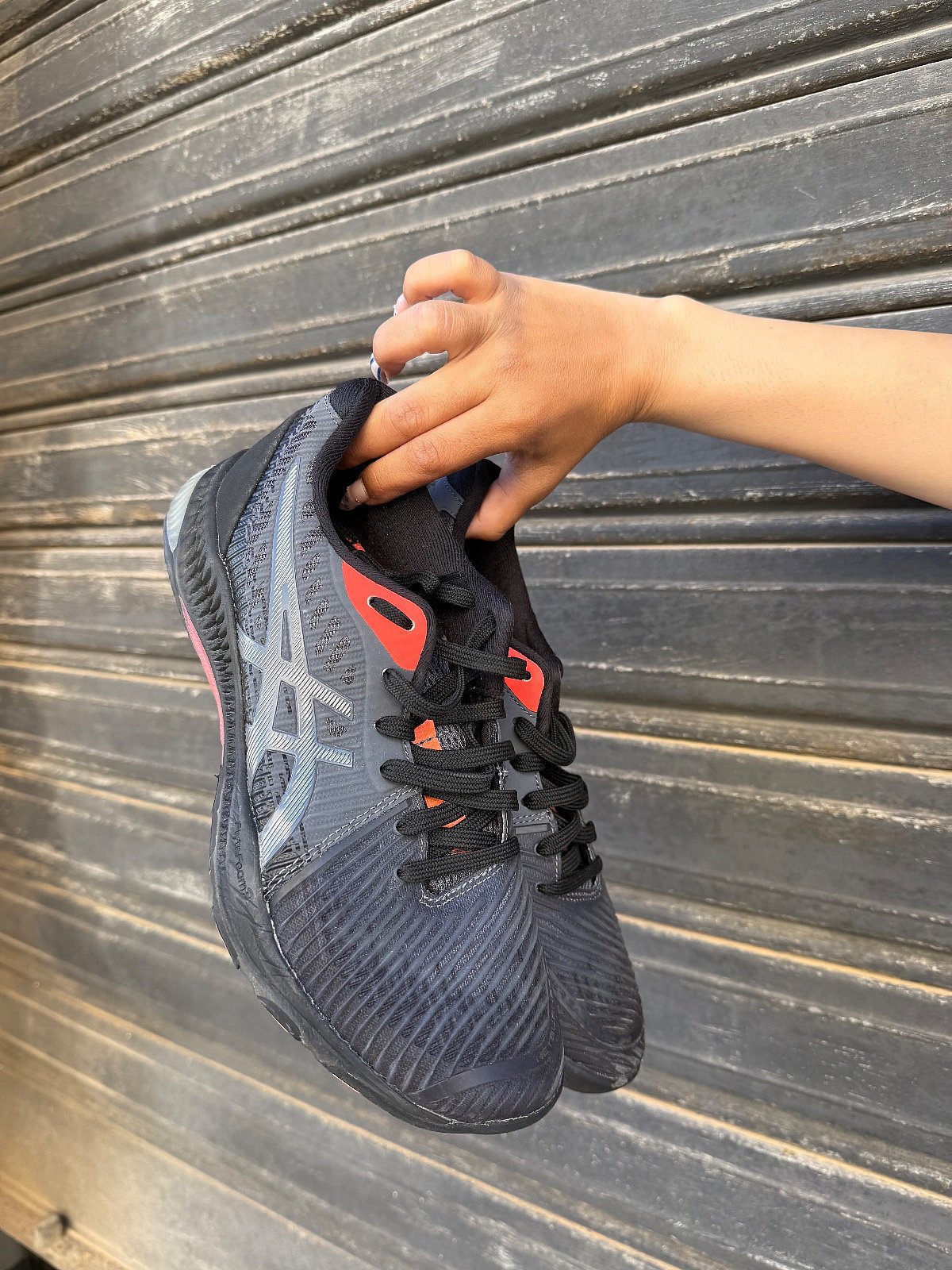 Ténis ASICS Netball em preto e coral - photo 3