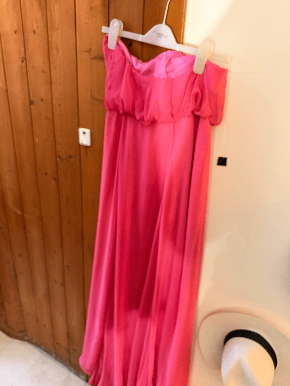 Vestido largo rosa con escote halter - photo 2