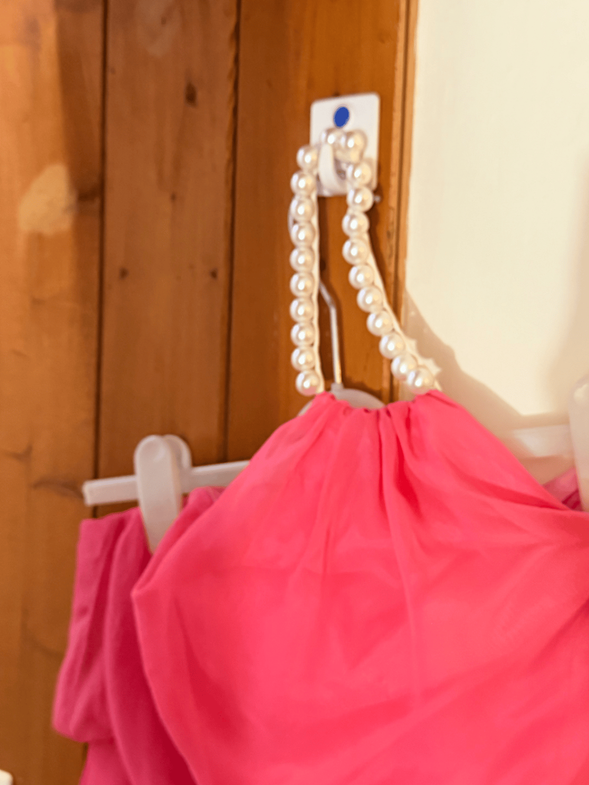 Vestido largo rosa con escote halter - photo 4