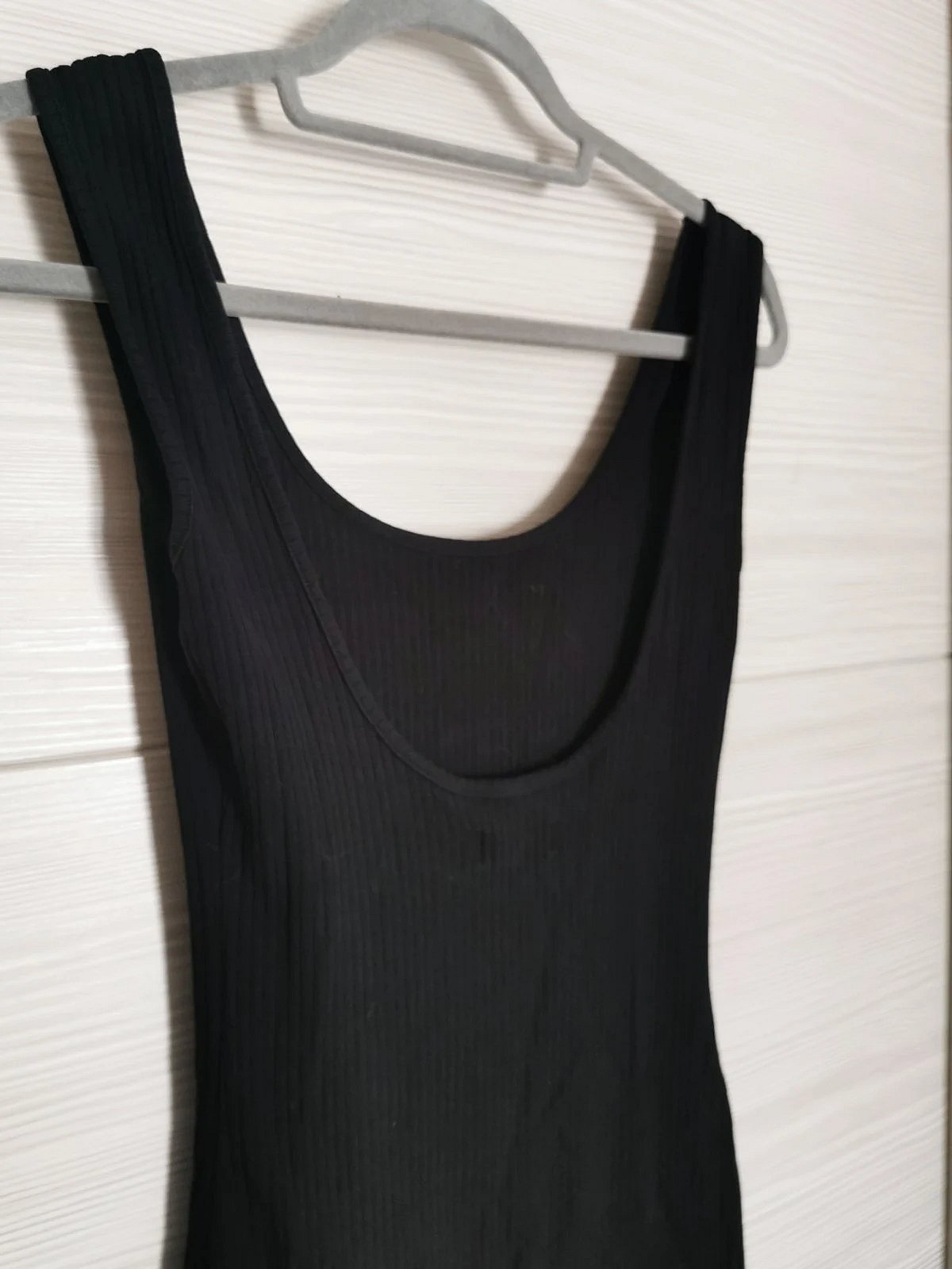 Vestido preto com decote redondo e canelado - photo 2