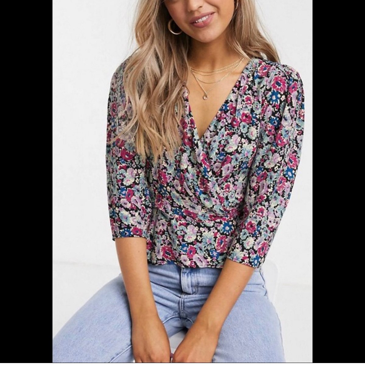 Top con estampado floral y cuello en V - photo 2