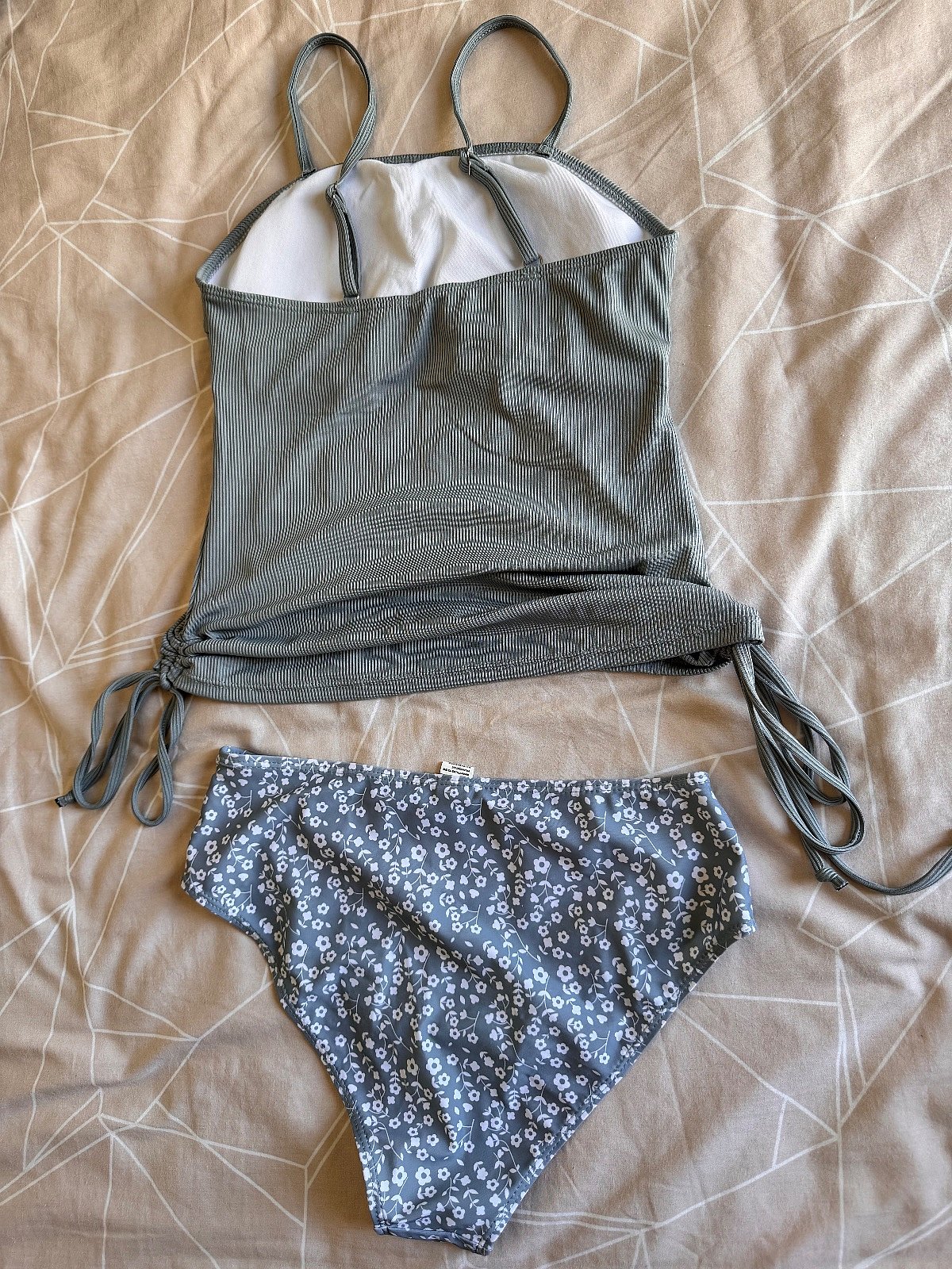 Sett ta' Bikini bil-Fjuri Griżi - photo 2