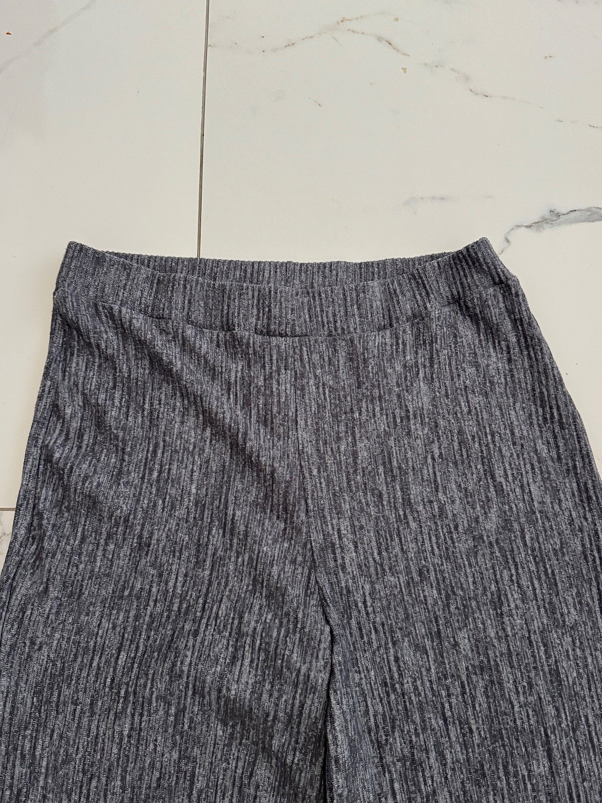 Pantalones grises de cintura alta, elásticos y de pierna ancha - photo 3