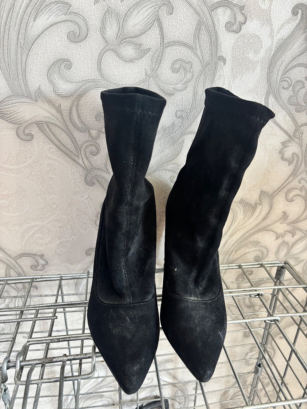 Botines negros con tacón adornado con pedrería - photo 3