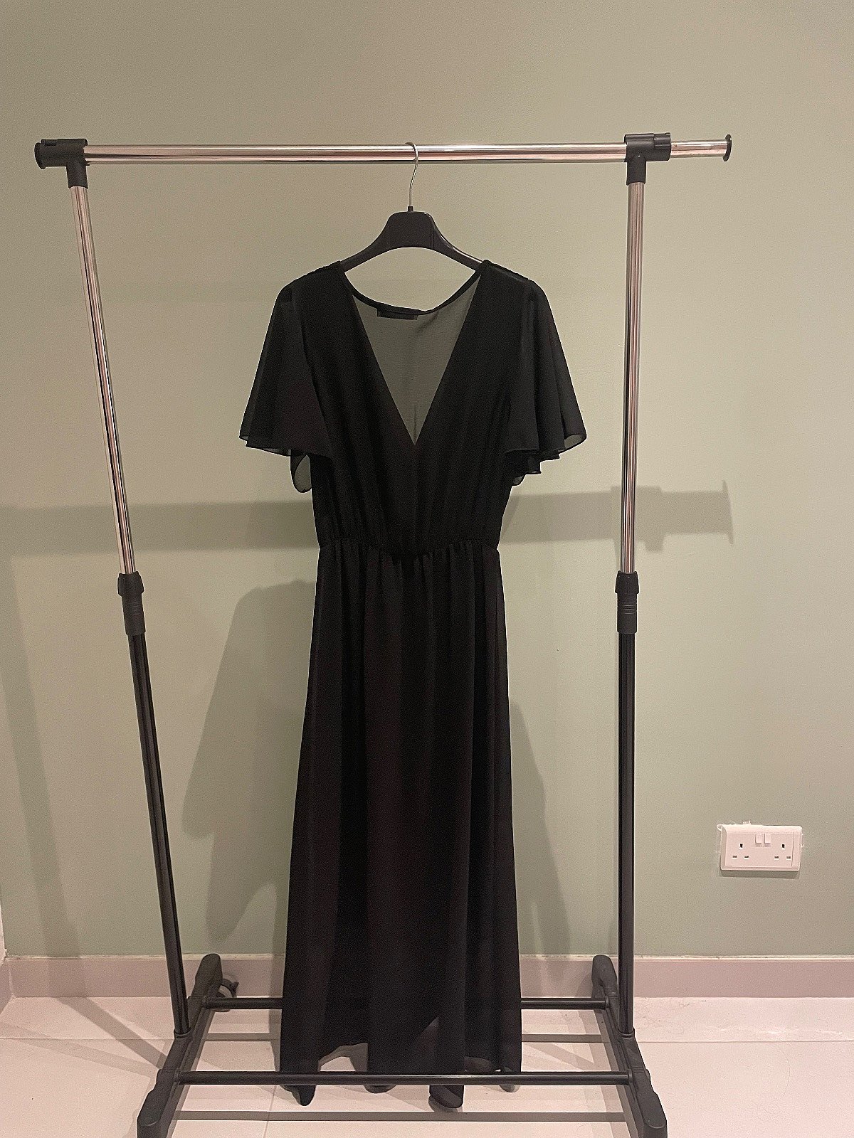 Black flutter sleeve midi dress - photo 2