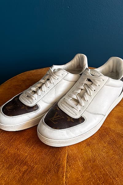 Sneakers Louis Vuitton in pelle bianca by Louis Vuitton — pre-loved on Thrifted.mt