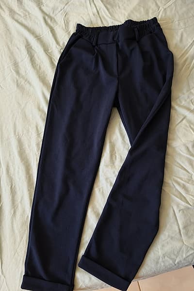 Pantaloni da lavoro blu navy by Unknown — pre-loved on Thrifted.mt
