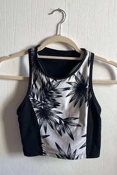 Top sportivo Betsey Johnson Performance by Betsey Johnson — pre-loved on Thrifted.mt