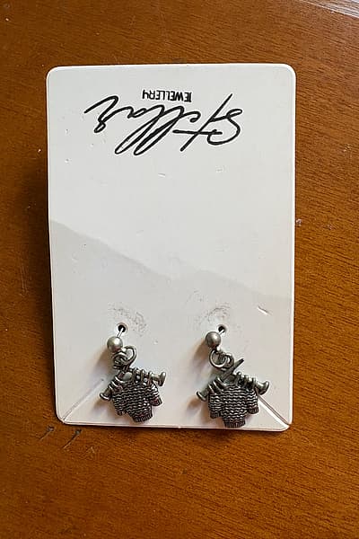 Joyería, punto, jerséis, pendientes — pre-loved on Thrifted.mt