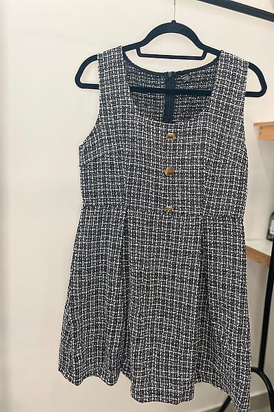 Vestido de tweed con botones — pre-loved on Thrifted.mt
