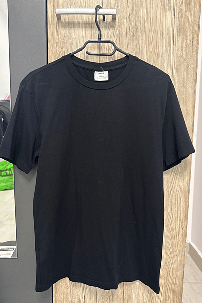 Mango Man T-shirt nera by MNG — pre-loved on Thrifted.mt