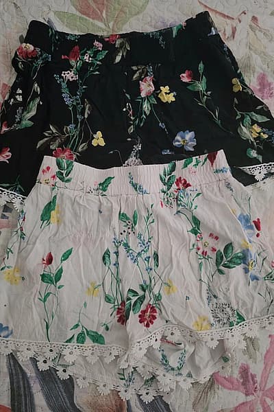 Porta Fortuna Floral Summer Shorts by Porta Fortuna — pre-loved on Thrifted.mt