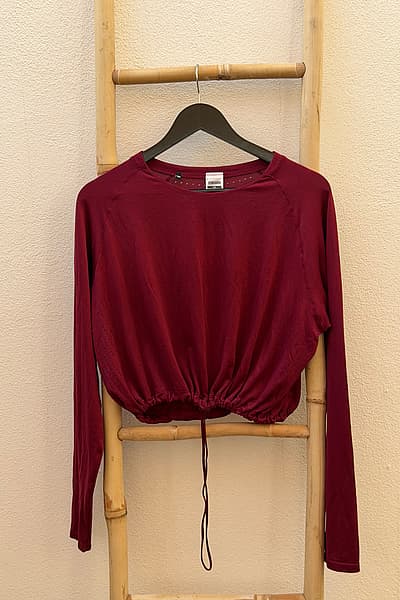 Top sportivo Gymshark color bordeaux con coulisse by Gymshark — pre-loved on Thrifted.mt
