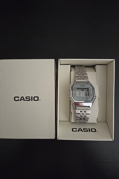 NUOVO CON CONFEZIONE - Orologio digitale Casio argento by Casio — pre-loved on Thrifted.mt