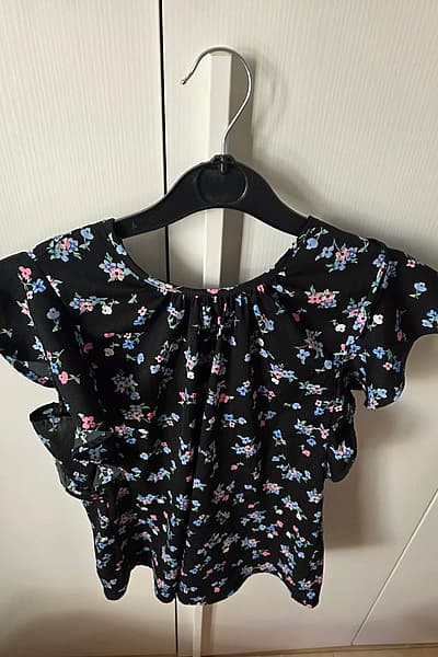 Black Floral Flutter Sleeve Top by Terranova — pre-loved on Thrifted.mt
