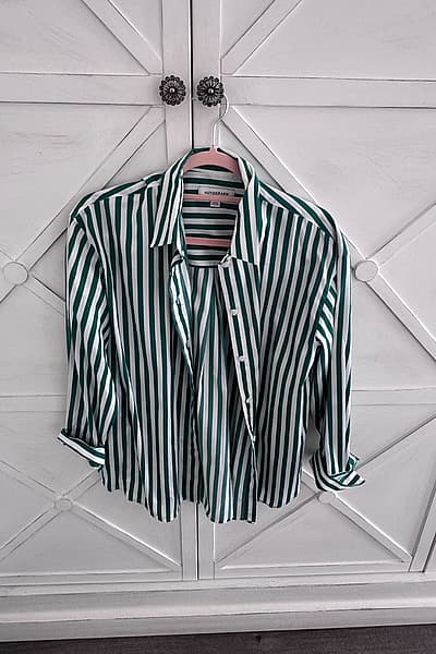 Camisa de Autograph verde con rayas blancas by Autograph — pre-loved on Thrifted.mt