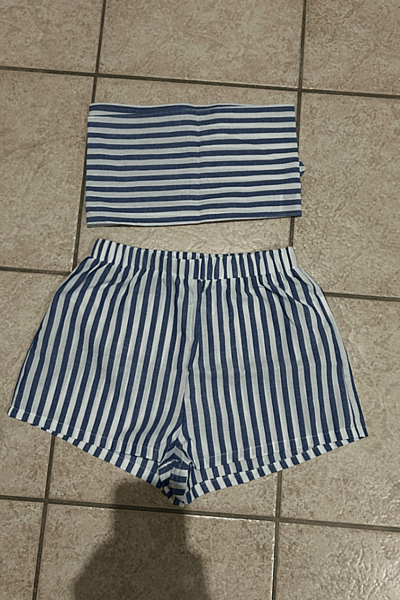 Conjunto de dos piezas a rayas azules by SHEIN — pre-loved on Thrifted.mt