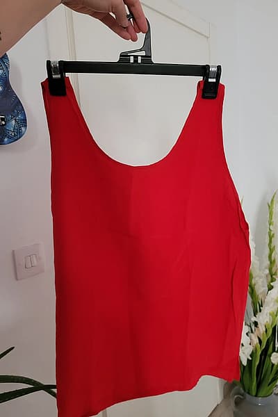 Top tal-ħarir vintage 100% — pre-loved on Thrifted.mt
