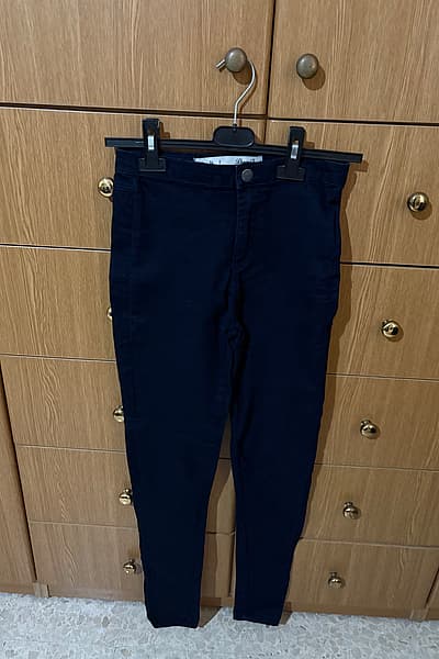 Pantaloni a vita alta in denim blu navy by Denim Co — pre-loved on Thrifted.mt