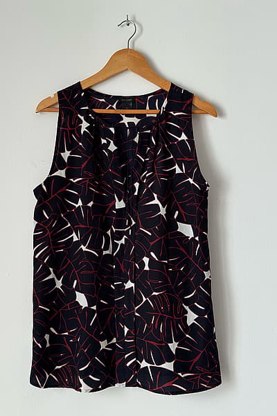 Patterned Sleeveless Blouse Top