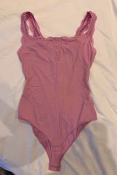 Body rosa Skims, taglia M by Skims  — pre-loved on Thrifted.mt