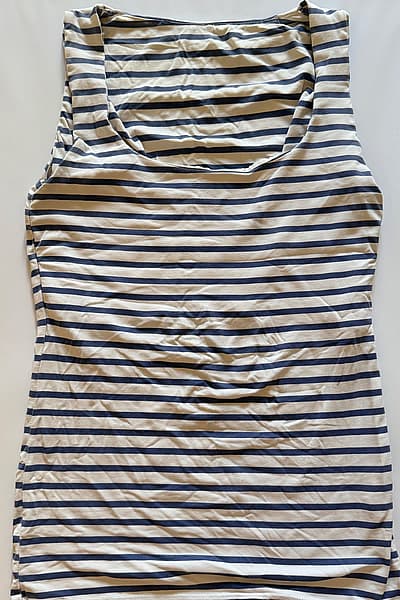 Top clásico sin mangas a rayas — pre-loved on Thrifted.mt