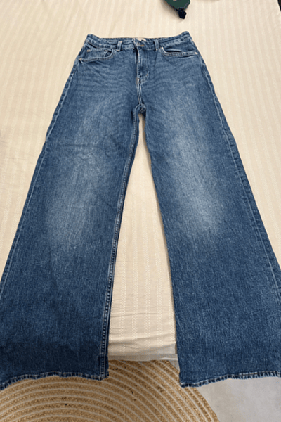 Vaqueros clásicos azules de corte ancho by H&M — pre-loved on Thrifted.mt