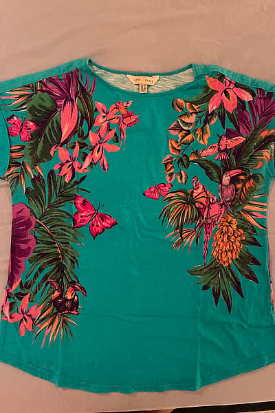 Top con stampa tropicale "Love & Roses" by Love & Roses — pre-loved on Thrifted.mt