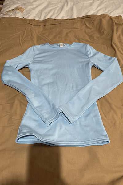Camiseta de manga larga azul claro — pre-loved on Thrifted.mt