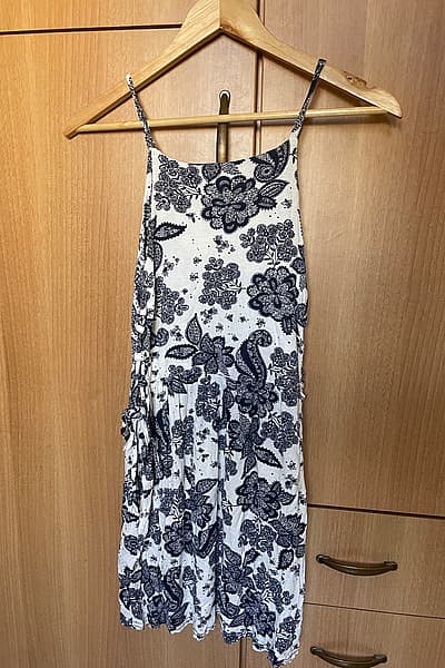 Abito a fiori Boohoo — pre-loved on Thrifted.mt