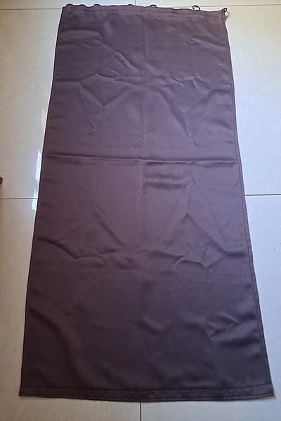 Tenda oscurante marrone scuro — pre-loved on Thrifted.mt
