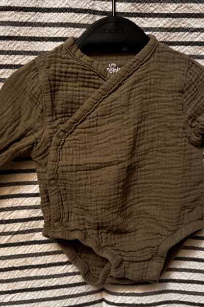 Body para bebé con envoltura de muselina texturizada by Topomini — pre-loved on Thrifted.mt