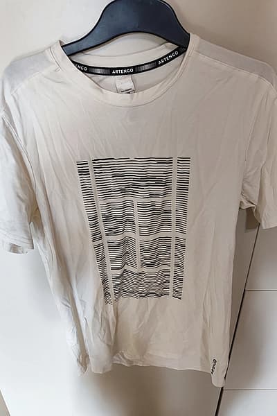 Top bianco — pre-loved on Thrifted.mt