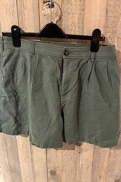 Pantalones cortos de mezcla de lino de Uniqlo by Uniqlo — pre-loved on Thrifted.mt