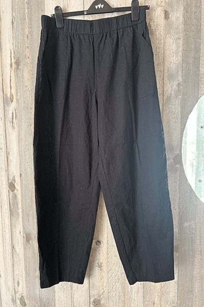 Pantaloni neri con elastico in vita color rosa smeraldo by EMERY ROSE — pre-loved on Thrifted.mt