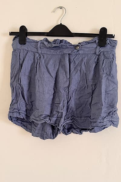 Pantaloncini blu con vita a sacchetto by Influence — pre-loved on Thrifted.mt