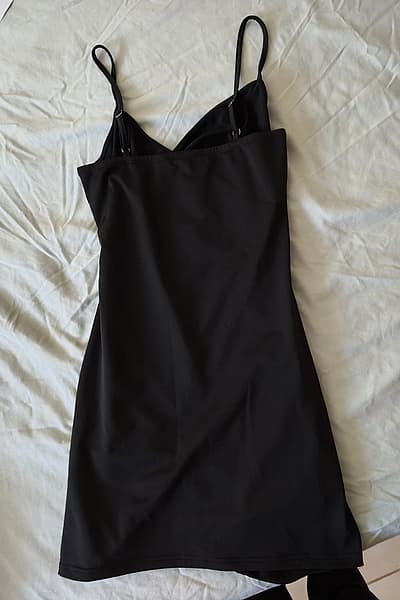 Abito nero aderente by SHEIN — pre-loved on Thrifted.mt