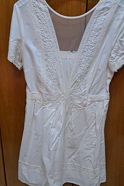 Ilbies Abjad ta' Forever21 b'Dettalji tal-Bizzilla Irrakkmati — pre-loved on Thrifted.mt