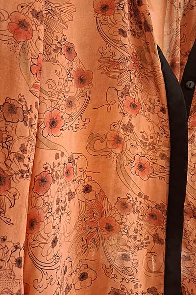 Camicetta a maniche lunghe con bottoni e motivi floreali by Miss Selfridge — pre-loved on Thrifted.mt