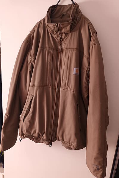 Carhartt full swing brown jacket by Carhartt — pre-loved on Thrifted.mt