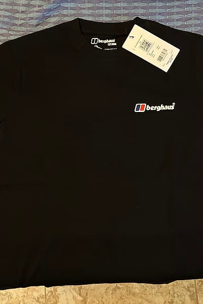 Maglietta Berghaus Black Linear by Berghaus — pre-loved on Thrifted.mt